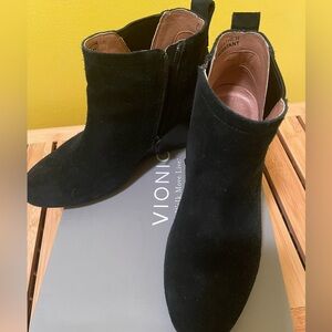 Paloma Women's Black Wedge Boot size 6